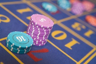 Dice outcome display and betting interface